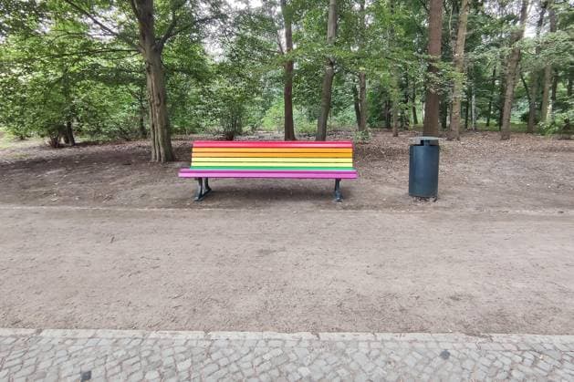 Berlin, Germany, August 7, 2026, Tiergarten: A rainbow-colored bench was set up at the crime scene, and a new tree was planted across the street. Copyright: xdtsxNachrichtenagenturx dts_129578