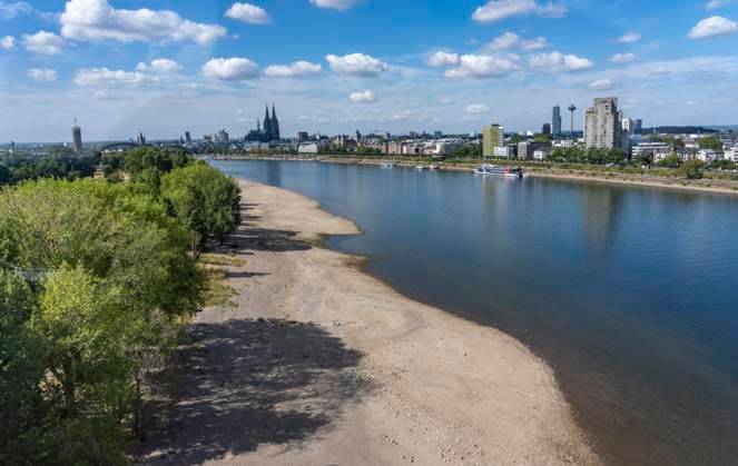 Low water levels in the Rhine near Cologne, View looking south from the right bank of the Rhine at Rheinpark; the city center with the cathedral; inland waterway shipping is severely restricted, with only a few ships operating, and those carrying greatly reduced loads; on the day this photo was taken, the Rhine water level in Cologne was the lowest ever recorded to date, at 60 cm, No