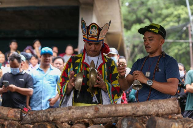 Funeral Held For Record Holding Nepali Climber Pur Bahadur Gurung- -Yukta- Killed In Broad Peak Avalanche With Honors A shaman performs rituals before the last rites of Nepali mountaineer Pur Bahadur Gurung (Yukta), who died during an expedition on Pakistan s 8,047-metre Broad Peak, in Kathmandu, Nepal, on August 7, 2026. The cremation took place at Swayambhu in the presence of family members, relatives, Home Minister Sudan Gurung, Nepali Congress President Gagan Thapa, members of the mountaineering community and well-wishers. The funeral was led by shamans who led the rituals after circumnavigating the Swayambhunath Stupa, a UNESCO World Heritage Site and a pilgrimage site for Buddhists. Gurung is the first among the five Nepali climbers w Copyright: xSubaasxShresthax originalFilename: shrestha-funeralh260807_np1i2.jpg