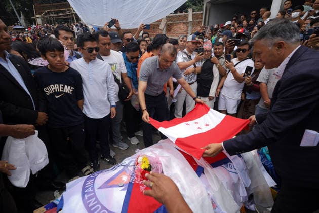 Funeral Held For Record Holding Nepali Climber Pur Bahadur Gurung- -Yukta- Killed In Broad Peak Avalanche With Honors Gagan Kumar Thapa, president of the Nepali Congress, drapes the body of Nepali mountaineer Pur Bahadur Gurung with a party flag ahead of his funeral in Kathmandu, Nepal, on August 7, 2026. Gurung died during an expedition on Pakistan s 8,047-metre Broad Peak in July 2026. The cremation took place at Swayambhu in the presence of family members, relatives, Home Minister Sudan Gurung, Nepali Congress President Gagan Thapa, members of the mountaineering community and well-wishers. The funeral was led by shamans who performed rituals after circumnavigating the Swayambhunath Stupa, a UNESCO World Heritage Site and a pilgrimage sit Copyright: xSubaasxShresthax originalFilename: shrestha-funeralh260807_np6ZI.jpg