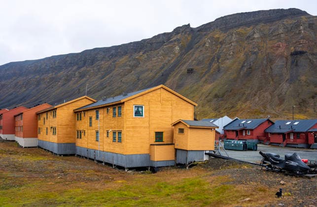 Climate and Environment Minister Andreas Bjelland Eriksen Visits Svalbard, Longyearbyen, August 7, 2026 Buildings in Longyearbyen Climate and Environment Minister Andreas Bjelland Eriksen Visits Svalbard On Friday, there was a  Copyright: xOlexBerg-Rustenx xNTBx