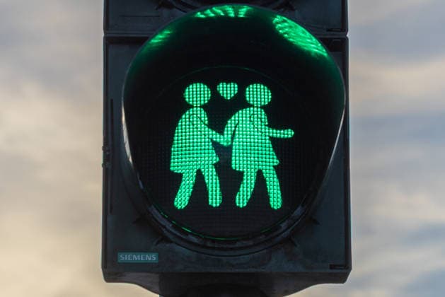 Traffic light symbols featuring same-sex couples as a sign of diversity, Erlangen, August 7, 2026 A pedestrian traffic light displays two female figures holding hands with a heart symbol above them when the light is green. The signal symbolizes diversity and acceptance of same-sex couples in road traffic. Erlangen Research Center, Bavaria, Germany 20260807-286A4454-M4000