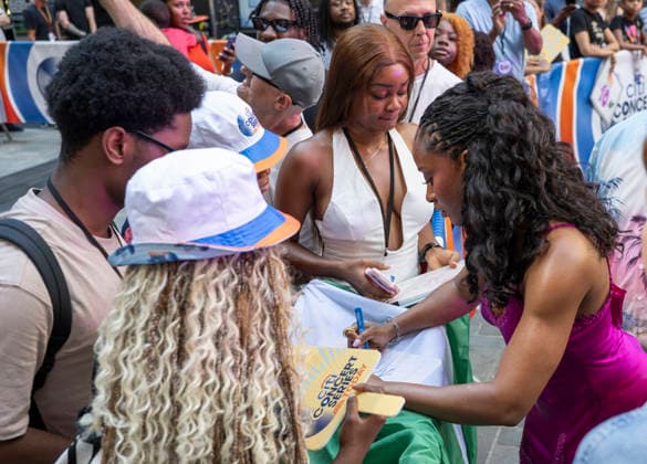 August 7, 2026, New York, Ny, United States: Ayra Starr performs at The Today Show 2026 Citi Concert Series. Held at Rockefeller Plaza in New York. Zuma Press August 7, 2026. New York United States - ZUMAp281 20260807_zea_p281_019 Copyright: xPhotoxImagexPressx