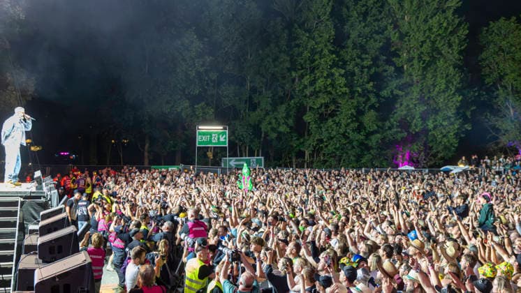 Sido performs in front of an enthusiastic audience at the 2026 Taubertal Festival in Rothenburg ob der Tauber, Germany, on August 7, 2026. Nighttime shot with an enthusiastic audience. Copyright: HMBxMedia xHeikoxBecker