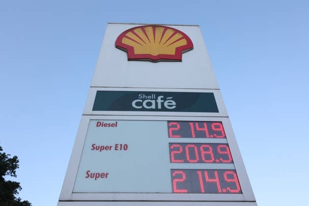 What will happen to gas prices? Gas prices remain very high in August as well. SHELL gas station in Siegen. Gas prices this morning. The current price for diesel, Super E10, and Super is well over 2 euros. Gas station, fuel prices on August 8, 2026, in Siegen, Germany