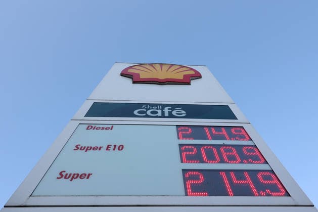 What will happen to gas prices? Gas prices remain very high in August as well. SHELL gas station in Siegen. Gas prices this morning. The current price for diesel, Super E10, and Super is well over 2 euros. Gas station, fuel prices on August 8, 2026, in Siegen, Germany