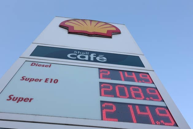 What will happen to gas prices? Gas prices remain very high in August as well. SHELL gas station in Siegen. Gas prices this morning. The current price for diesel, Super E10, and Super is well over 2 euros. Gas station, fuel prices on August 8, 2026, in Siegen, Germany