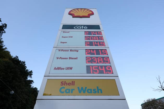 What will happen to gas prices? Gas prices remain very high in August as well. SHELL gas station in Siegen. Gas prices this morning. The current price for diesel, Super E10, and Super is well over 2 euros. Gas station, fuel prices on August 8, 2026, in Siegen, Germany