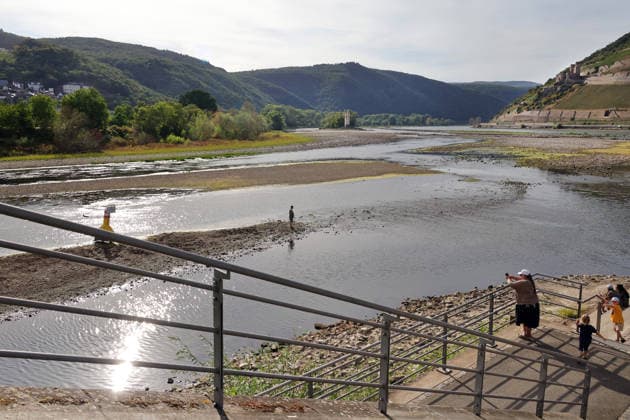 August 7, 2026, Bingen, Germany: Low water on the Rhine as seen from Bingen. In the center is the Maeuseturm on a small island, which is normally accessible only by boat. On the right, on the hill, are the ruins of Ehrenfels Castle.