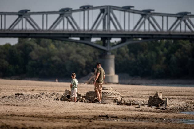 Remains of an old World War II-era ship in Hungary BAJA, HUNGARY – AUGUST 8: People gather along the exposed riverbed of the Danube, after exceptionally low water levels revealed the remains of an old World War II-era ship from the riverbed in Baja, Hungary on August 8, 2026. The emergence of the wreck has attracted hundreds of curious visitors to the site. Robert Nemeti Anadolu Baja Hungary. Editorial use only. Please get in touch for any other usage.  Copyright: x2026xAnadoluxRobertxNemetix