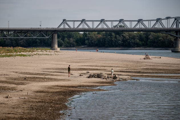 Remains of an old World War II-era ship in Hungary BAJA, HUNGARY – AUGUST 8: People gather along the exposed riverbed of the Danube, after exceptionally low water levels revealed the remains of an old World War II-era ship from the riverbed in Baja, Hungary on August 8, 2026. The emergence of the wreck has attracted hundreds of curious visitors to the site. Robert Nemeti Anadolu Baja Hungary. Editorial use only. Please get in touch for any other usage.  Copyright: x2026xAnadoluxRobertxNemetix