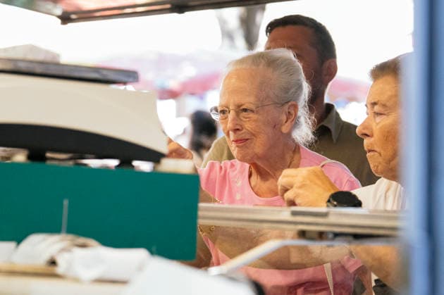 Queen Margrethe Visits Cahors Market - France Queen Margrethe II of Denmark visits market of Cahors, during her vacances at Cayx Castle, residence of the Danish Royal Family, in the Lot department, France, on August 8, 2026. Photo by Patricia Huchot-Boissier ABACAPRESS.COM Cahors OCCITANIE France  Copyright: xHuchot-BoissierxPatricia ABACAx