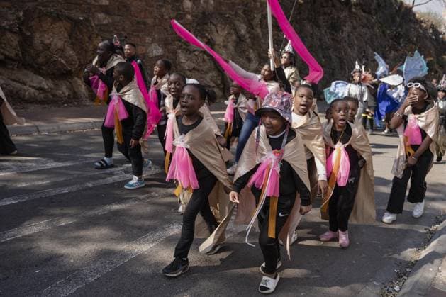 Hey Hillbrow, Let s Dlala Festival in South Africa JOHANNESBURG, SOUTH AFRICA - AUGUST 8: Young performers in bird-inspired costumes dance through the streets during the annual Hey Hillbrow, Let s Dlala street arts festival in the Hillbrow neighborhood of Johannesburg, South Africa, on August 8, 2026. Centered around this year s theme Arise, the community event brought together more than 350 children and local artists to present vibrant music, dance, and theater performances celebrating youth empowerment and cultural expression. Ihsaan Haffejee Anadolu Johannesburg South Africa. Editorial use only. Please get in touch for any other usage.  Copyright: x2026xAnadoluxIhsaanxHaffejeex