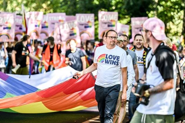 Ruhr Pride CSD ** FOR EDITORIAL USE ONLY ** EDITORIAL USE ONLY ** p Thomas Kufen, Mayor of Essen, at the Ruhr Pride CSD on Saturday, August 8, 2026, in Essen. Thousands take part in the Queer Parade. Germany, North Rhine-Westphalia, Essen. Copyright VladimirxWegener Copyright: VladimirxWegener doc872la2wjbqu1ildsj1e8e ,EDITORIAL USE ONLY Copyright: VladimirxWegener