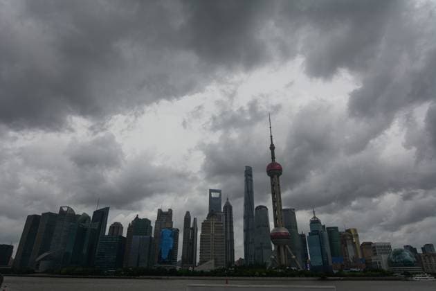 Shanghai Braces For Typhoon Dolphin General view of tourists taking selfies at North Bund in Shanghai, China, as Typhoon Dolphin approaches the country. shanghai China  Copyright: xYingxTangx originalFilename: tang-shanghai260808_np92q.jpg