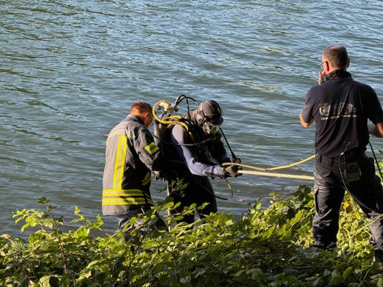 Bridge Jumper Presumed Not to Have Resurfaced After Jump; Major Search Operation on the Rhine-Herne Canal Near the Cranger Kirmes Recklinghausen Road Bridge 7aIMG 0568866 Bridge Jumper Presumed Not to Have Resurfaced After Jump; Major Search Operation on the Rhine-Herne Canal near the Cranger Kirmes and the Recklinghausen road bridge, North Rhine-Westphalia, Herne Copyright: 7aktuell.dex xMarcxGruber 0568866 20260808_7a_express_20260808_9604_568866