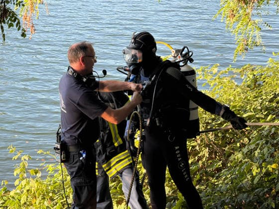 Bridge Jumper Presumed Not to Have Resurfaced After Jump; Major Search Operation on the Rhine-Herne Canal Near the Cranger Kirmes Recklinghausen Road Bridge 7aIMG 0568867 Bridge Jumper Presumed Not to Have Resurfaced After Jump; Major Search Operation on the Rhine-Herne Canal near the Cranger Kirmes and the Recklinghausen Road Bridge, North Rhine-Westphalia, Herne Copyright: 7aktuell.dex xMarcxGruber 0568867 20260808_7a_express_20260808_9604_568867