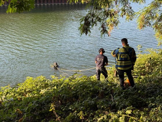 Bridge Jumper Presumed Not to Have Resurfaced After Jump; Major Search Operation on the Rhine-Herne Canal Near the Cranger Kirmes Recklinghausen Road Bridge 7aIMG 0568869 Bridge Jumper Presumed Not to Have Resurfaced After Jump; Major Search Operation on the Rhine-Herne Canal near the Cranger Kirmes and the Recklinghausen road bridge, North Rhine-Westphalia, Herne Copyright: 7aktuell.dex xMarcxGruber 0568869 20260808_7a_express_20260808_9604_568869