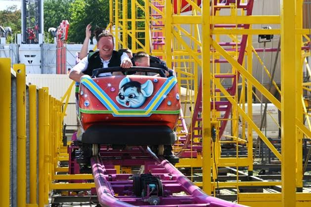 After Oktoberfest, the Gäubodenvolksfest in Straubing is the most famous folk festival in Bavaria. The amusement park features around 130 rides. Fairgoers at the fairground. Photo: Wilde Maus, a roller coaster by showman Münch.