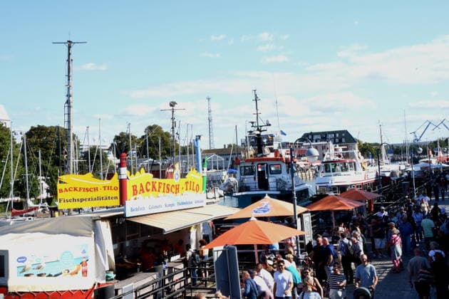 Beach Promenade, Backfisch Stand, Warnemünde, Baltic Sea, August 8, 2026, Harbor 35, Hanse Sail, gathering of sailboats and ships, photo, Warnemünde, Baltic Sea