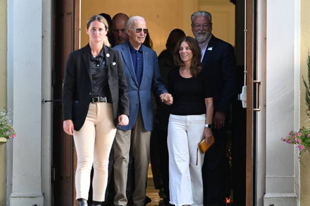 Biden Attends Church in Wilmington, DE Former United States President Joe Biden is seen talking with parishioners as he leaves mass at Saint Joseph on the Brandywine Church in Wilmington, Delaware, United States on Saturday, August 8, 2026. During an interview with the BBC, his son Hunter Biden recently revealed his father’s prostate cancer has spread and is very painful for the former President. Credit: Kyle Mazza CNP Wilmington Delaware United States of America EDITORIAL USE ONLY Copyright: xx KMZ_0558 KylexMazzax-xCNPx cnpphotos339004