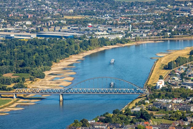 Aerial view, Hammer Railroad Bridge, historic low water level on the Rhine, Volmerswerth, Düsseldorf, Ruhr Region, North Rhine-Westphalia, Germany ATTENTION: MINIMUM FEE: 60 EUR