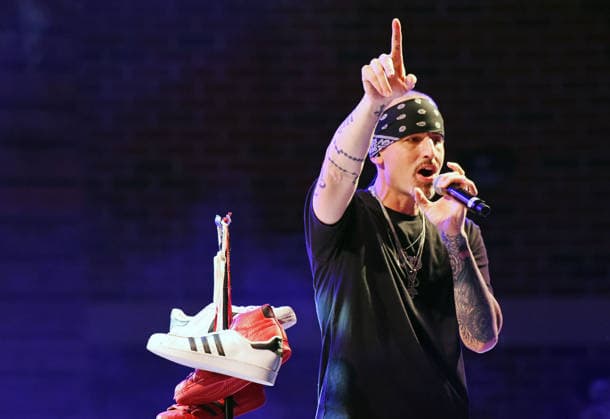 August 9, 2026, Woodstock, Georgia, USA: Brad Fischetti of LFO, with sneakers in honor of Rich Cronin and Devin Lima at Pop 2000 Tour at the Woodstock Summer Concert Series, Woodstock, Georgia. August 8, 2026 Woodstock USA  - ZUMAs380 20260809_zep_s380_015 Copyright: xDerekxStormx