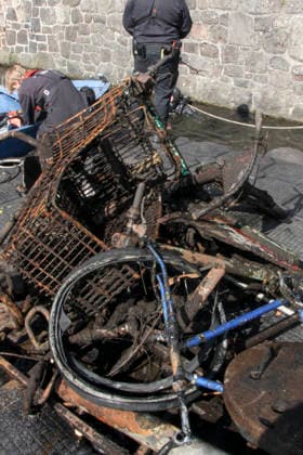 CNTV ALSTER The Clean Journalism campaign once again brought a lot of trash to the surface from the bottom of the Alster. AUGUST 9, 2026 The campaign took place for the 16th time. Traffic signs, e-scooters, scrap metal, and bicycles were retrieved from the water. During the Clean Journalism campaign, journalists dive in to clear the c