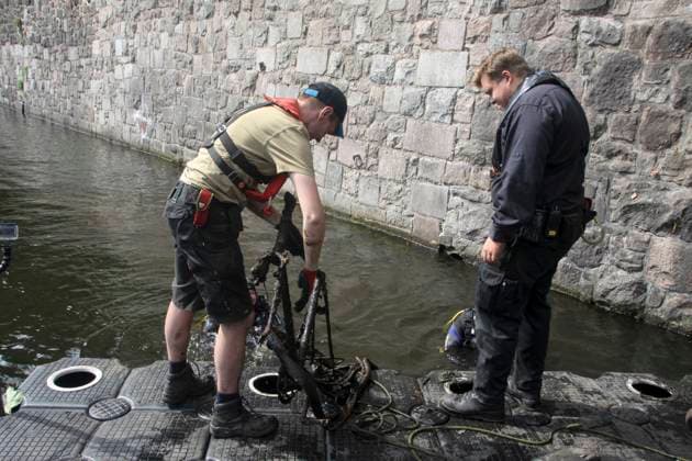 CNTV ALSTER The Clean Journalism campaign once again brought a lot of trash to the surface from the bottom of the Alster. AUGUST 9, 2026 The campaign took place for the 16th time. Traffic signs, e-scooters, scrap metal, and bicycles were retrieved from the water. During the Clean Journalism campaign, journalists dive in to clear the c