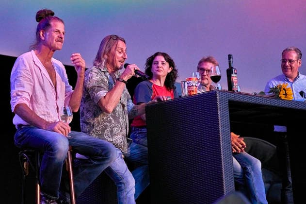Philipp Feldtkeller, Dieter Thomas Kuhn, Juliane Sauter, Carsten Schuffert, and Rene Schweimler at the preview of the documentary *Und es war Sommer Dieter Thomas Kuhn Band* at the Seh Fest on the Gilde Parkbühne in Hanover, August 8, 2026 Foto:xU.xStammx xFuturexImagex sommer_6830