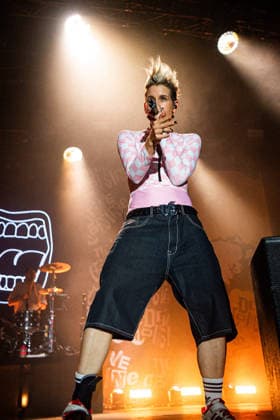 With boundless energy, a raspy voice, and plenty of attitude, Ina Bredehorn—aka Deine Cousine—rocked the Taubertal Festival in Rothenburg ob der Tauber on August 8, 2026