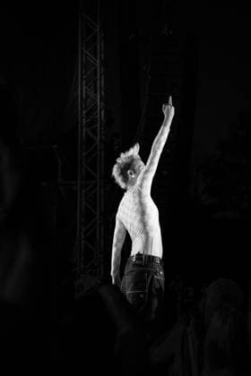 With boundless energy, a raspy voice, and plenty of attitude, Ina Bredehorn—aka Deine Cousine—rocked the Taubertal Festival in Rothenburg ob der Tauber on August 8, 2026