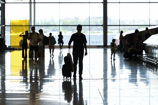 The BOE publishes the order establishing border controls for travelers arriving from Italy. Several travelers in the arrivals area of Terminal 4 on August 9, 2026, in Madrid, Spain. The Official State Gazette (BOE) published on Sunday the order from the Ministry of the Interior agreeing to temporarily reinstate internal border controls at ports and airports for travelers arriving from Italy in response to migratory pressure along the Central Mediterranean route. These borderbegan to be implemented last Saturday at Spanish airports and ports; they are conducted on a random basis and will remain in effect for a period of thirty calendar days, from 12:00 a.m. on August 8, 2026, until 12:00 a.m. on September 7, 2026. AUGUST 9, 2026 MIGRATION C  Copyright: xGustavoxValientex 7707246