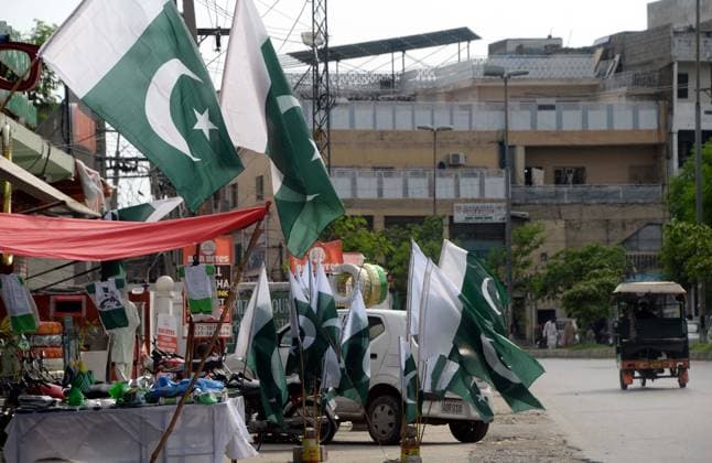 August 9, 2026, Pakistan: Pakistan Independence Day Celebrations Kick Off with Enthusiastic Sales on Sir Syed Road in Rawalpindi Pakistan  - ZUMAas3_ 20260809_zaf_as3_005 Copyright: xPPIx