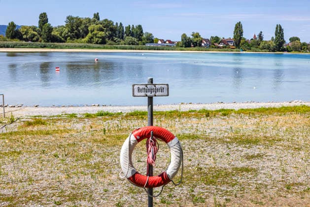 Beach on the island of Reichenau in Lake Constance; low water levels are a cause for concern; access to the water is difficult; a lifebuoy far from the shore; August 7, 2026, Reichenau, Baden-Württemberg, Germany