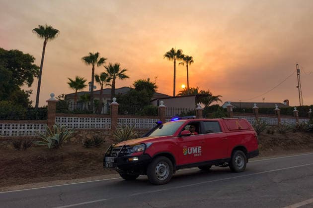 News Bilder des Tages The fire in Niebla, Huelva, has now spread across 8,000 hectares and has forced more than 400 people to evacuate The fire in Niebla, Huelva, has now spread across 8,000 hectares and has forced more than 400 people to evacuate As of August 9, 2026 in Niebla, Huelva, Andalusia, Spain A vehicle from the Military Emergency Unit (UME) assisting in efforts to extinguish the wildfire that broke out this past Thursday in Niebla, Huelva. The fire has now spread across 8,000 hectares, and 474 people remain evacuated. Firefighting efforts firefighting efforts are focused this Sunday on the northern and eastern flanks, with the aim of completely enclosing the perimeter, which is estimated at about 44 kilometers. AUGUST 9, 2026 Francisco J Niebla, Huel Copyright: xFranciscoxJ.xOlmox 7707354