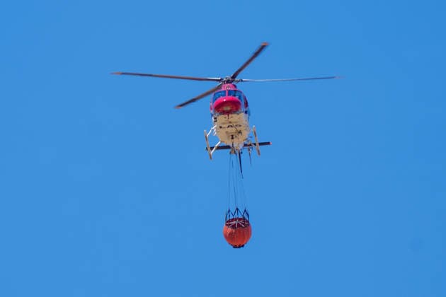 The fire in Niebla, Huelva, has now spread across 8,000 hectares and has forced more than 400 people to evacuate The fire in Niebla, Huelva, has now spread across 8,000 hectares and has forced more than 400 people to evacuate As of August 9, 2026 in Niebla, Huelva, Andalusia, Spain A helicopter is assisting in extinguishing the wildfire that broke out this past Thursday in Niebla, Huelva. The fire has now spread across 8,000 hectares, and 474 people remain evacuated. Firefighting efforts this Sunday are focused on the north and east flanks, with the aim of completely containing the perimeter, which is estimated at about 44 kilometers. AUGUST 9, 2026 Francisco J. Niebla, Huelva, Andalusia, Spain Niebla, Huelva, Andalusia, Spain Spain  Copyright: xFranciscoxJ.xOlmox 7707357