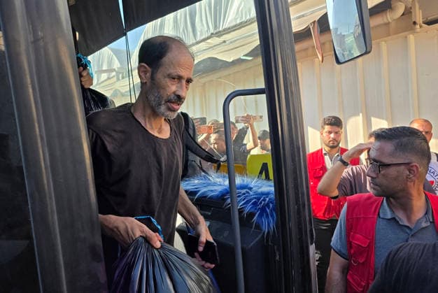Palestinian prisoners released from Israeli jails arrive in Khan Younis Palestinian prisoners released from Israeli jails arrive aboard buses operated by the International Committee of the Red Cross at Nasser Medical Complex in Khan Younis, southern Gaza Strip, on August 10, 2026, after being transferred from the Kerem Shalom crossing. Family members gather to receive them upon their arrival. Photo by Tariq Mohammad APA Images Khan Yunis Gaza Strip Palestinian Territory 090826_Khan_Yunis_TM_02(8) Copyright: xapaimagesxTariqxMohammad xapaimagesx