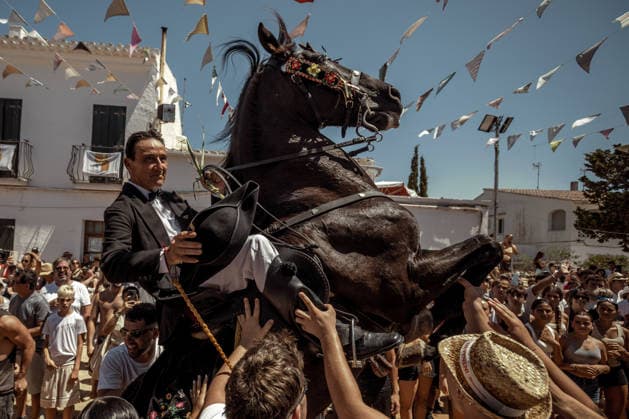 August 9, 2026, Llucmacanes, Menorca Balearic Islands, Spain: A caixer, or horse rider, rears his horse amid a cheering crowd during the traditional Jaleo at the Sant Gaieta Festival in Llucmacanes Llucmacanes Spain - ZUMAo105 20260809_fap_o105_040 Copyright: xMatthiasxOesterlex