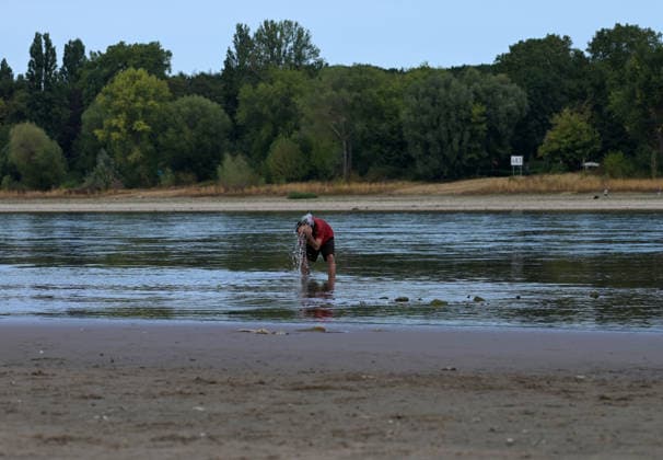 August 9, 2026, xophax, public life, Cologne, Low water levels on the Rhine; shipping on the Rhine restricted; Cologne