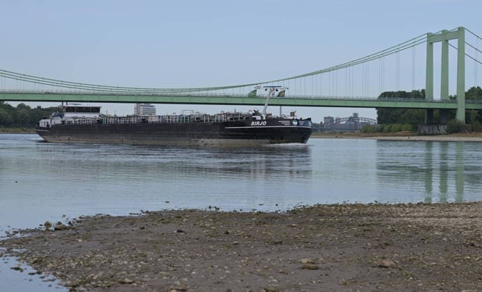 August 9, 2026, xophax, public life, Cologne, Low water levels in the Rhine; shipping on the Rhine restricted; South Bridge, Cologne