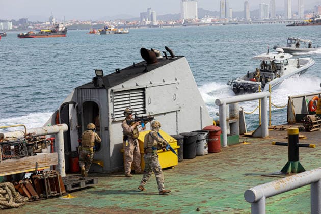 News Bilder des Tages More than 1,700 personnel from 21 countries participate in Panamax 2026 PANAMA CITY, PANAMA - AUGUST 9: More than 1,700 personnel from 21 countries are participating in the Panamax 2026 multinational exercises to safeguard the Panama Canal on August 9, 2026 in Panama City, Panama. Panama is once again establishing itself as the hub of hemispheric security with the launch of the Panamax 2026 multinational exercise. A contingent of more than 1,700 personnel from the defense and security forces of 21 nations is participating in this operation, designed to shield the Panama Canal’s infrastructure and counter transnational threats. Participating delegations include countries from the region such as Argentina, Brazil, Chile, Colombia, Ecuador, Gu Copyright: x2026xAnadoluxDanielxGonzalezx