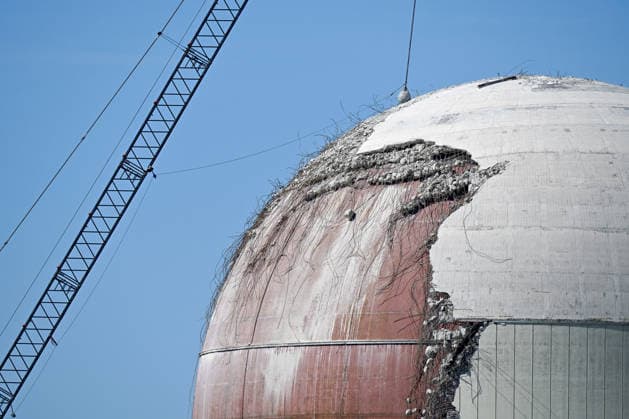 Germany, Lower Saxony, Stade, August 9, 2026 The former Stade Nuclear Power Plant is being demolished. The concrete shell of the reactor building is being torn down, exposing the steel pressure vessel. Demolition of the Stade Nuclear Power Plant