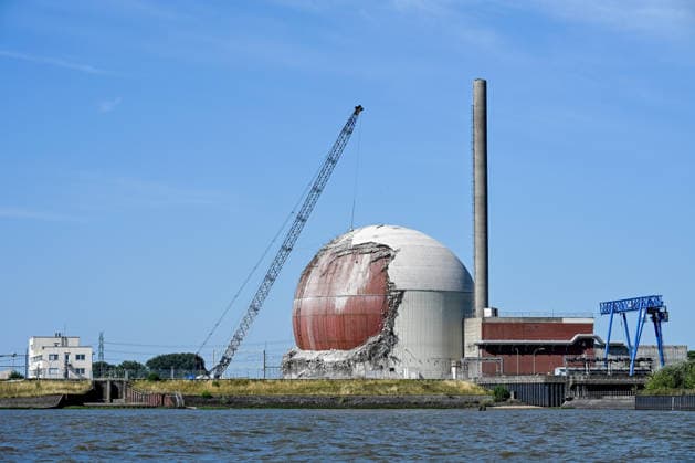 Germany, Lower Saxony, Stade, August 9, 2026 The former Stade Nuclear Power Plant is being demolished. The concrete shell of the reactor building is being torn down, exposing the steel pressure vessel. Demolition of the Stade Nuclear Power Plant