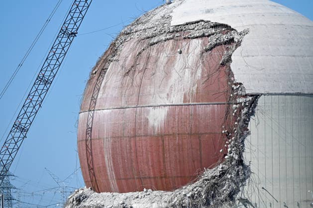 Germany, Lower Saxony, Stade, August 9, 2026 The former Stade Nuclear Power Plant is being demolished. The concrete shell of the reactor building is being torn down, exposing the steel pressure vessel. Demolition of the Stade Nuclear Power Plant