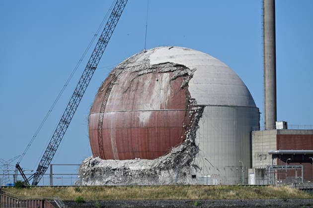 Germany, Lower Saxony, Stade, August 9, 2026 The former Stade Nuclear Power Plant is being demolished. The concrete shell of the reactor building is being torn down, exposing the steel pressure vessel. Demolition of the Stade Nuclear Power Plant