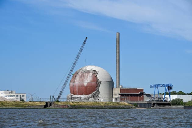 Germany, Lower Saxony, Stade, August 9, 2026 The former Stade Nuclear Power Plant is being demolished. The concrete shell of the reactor building is being torn down, exposing the steel pressure vessel. Demolition of the Stade Nuclear Power Plant