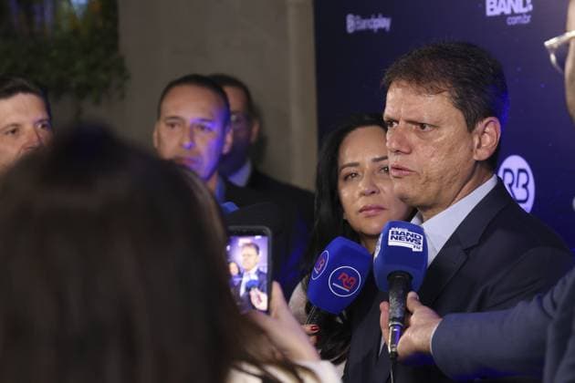 RECORD DATE NOT STATED Tarcisio de Freitas arrives at Band for debate on behalf of the Sao Paulo government. Sao Paulo (SP), 09 08 2026 2026 elections debate Band SP government The governor of Sao Paulo and candidate for re-election, Tarcisio de Freitas (Republicanos), arrives at Band headquarters alongside his wife Cristinne Freitas, this Sunday (9), to participate in the first debate between candidates for the government of Sao Paulo in the 2026 elections.(Foto: Leco Viana Thenews2 imago images) Tarcisio de Freitas arrives at Band for debate on behalf of the Sao Paulo government.  Copyright: xLecoxVianax