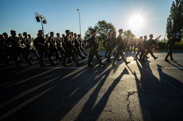 Poland s armed forces rehearse for the national Armed Forces Day parade in Warsaw, Poland - 9 Aug 2026 Polish troops march along the riverside as the sun rises over Warsaw. Early in the morning of 9th August, Poland s armed forces, and those of allies stationed in the country, take part in a rehearsal in preparation for a parade on National Armed Forces Day on the 15th August. Soldiers muster as the sun rises over the Vistula River and march past grandstands prepared for dignitaries. The soldiers were followed by mechanised divisions travelling in tanks and a variety of armoured vehicles. Afterwards, Secretary of State in the Ministry of Defence, Pawel Bejda addresses a post-rehearsal press conference, where he is accompanied by the Chief o Copyright: xNeilxMiltonx xSOPAxImagesx NSM2026165G0809-L1002559_5000_300dpi