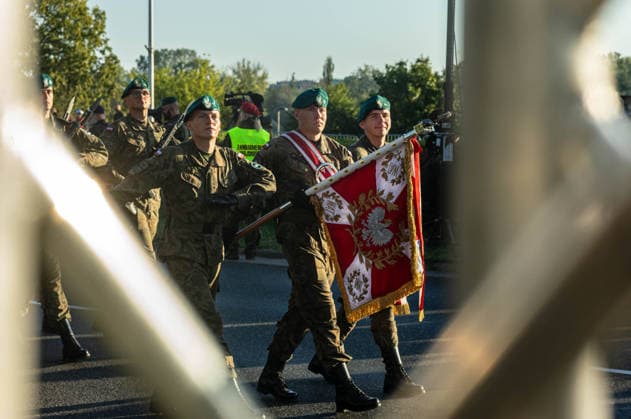 Poland s armed forces rehearse for the national Armed Forces Day parade in Warsaw, Poland - 9 Aug 2026 Polish troops march along the riverside during the parade rehearsal. Early in the morning of 9th August, Poland s armed forces, and those of allies stationed in the country, take part in a rehearsal in preparation for a parade on National Armed Forces Day on the 15th August. Soldiers muster as the sun rises over the Vistula River and march past grandstands prepared for dignitaries. The soldiers were followed by mechanised divisions travelling in tanks and a variety of armoured vehicles. Afterwards, Secretary of State in the Ministry of Defence, Pawel Bejda addresses a post-rehearsal press conference, where he is accompanied by the Chief of Copyright: xNeilxMiltonx xSOPAxImagesx NSM2026165G0809-L1002576_5000_300dpi